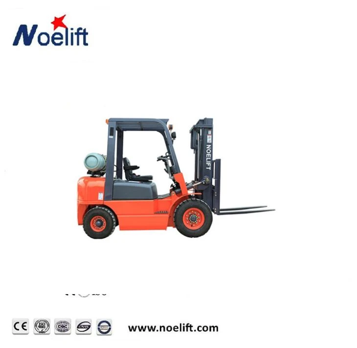 Carrello elevatore a quattro ruote benzina GPL 2t