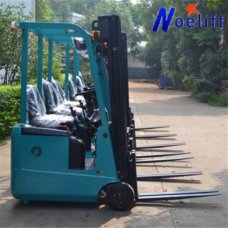 Carrello elevatore retrattile elettrico Forche regolabili