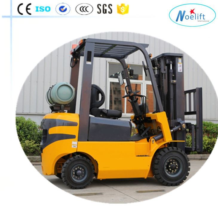 Carrello elevatore a gas GPL con montante per movimentazione materiali