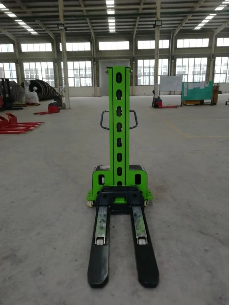 Impilatore per furgoni autocaricante da 500 kg del produttore Noelift