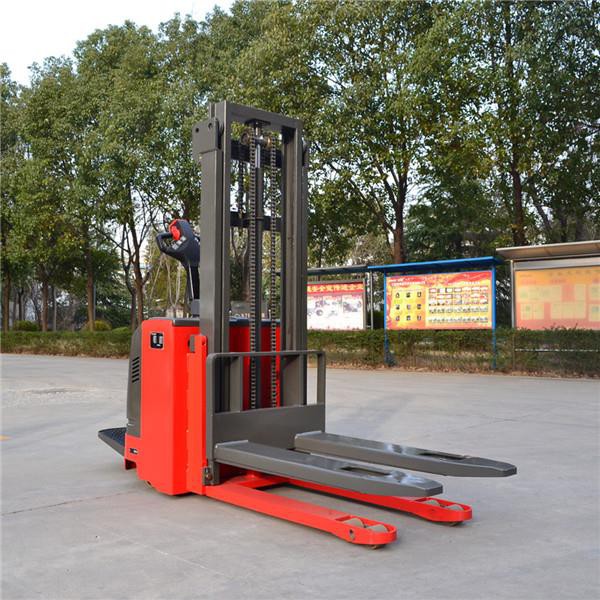 Carrello elevatore elettrico completamente alimentato