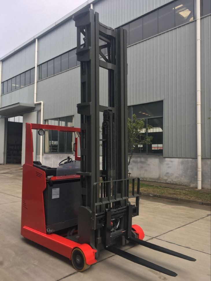 1600 kg Carrello retrattile elettrico con sedile laterale INDUSTRIALE