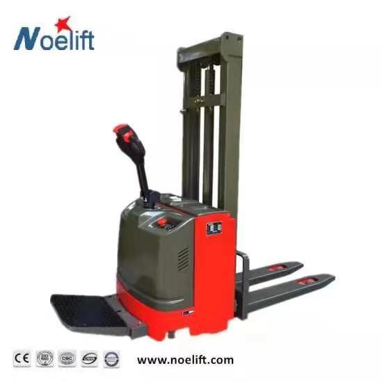 Impilatore di pallet elettrico da 2 tonnellate per la consegna del carico