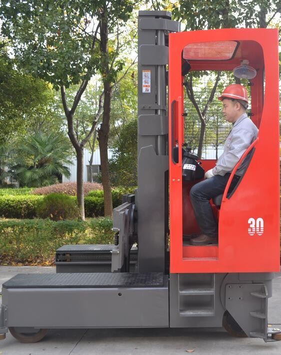 Carrello elevatore elettrico multidirezionale da 4 tonnellate TFC40