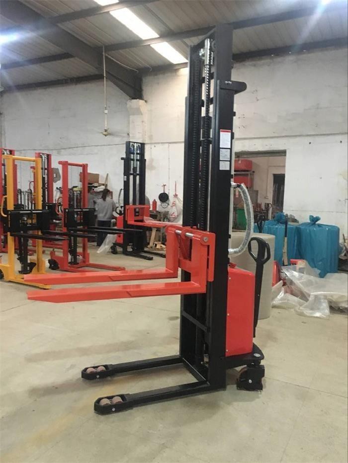 Semi Electric Pallet Stackers With Integrated Charger
