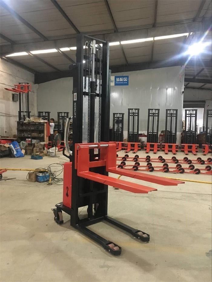 Semi Electric Pallet Stackers With Integrated Charger