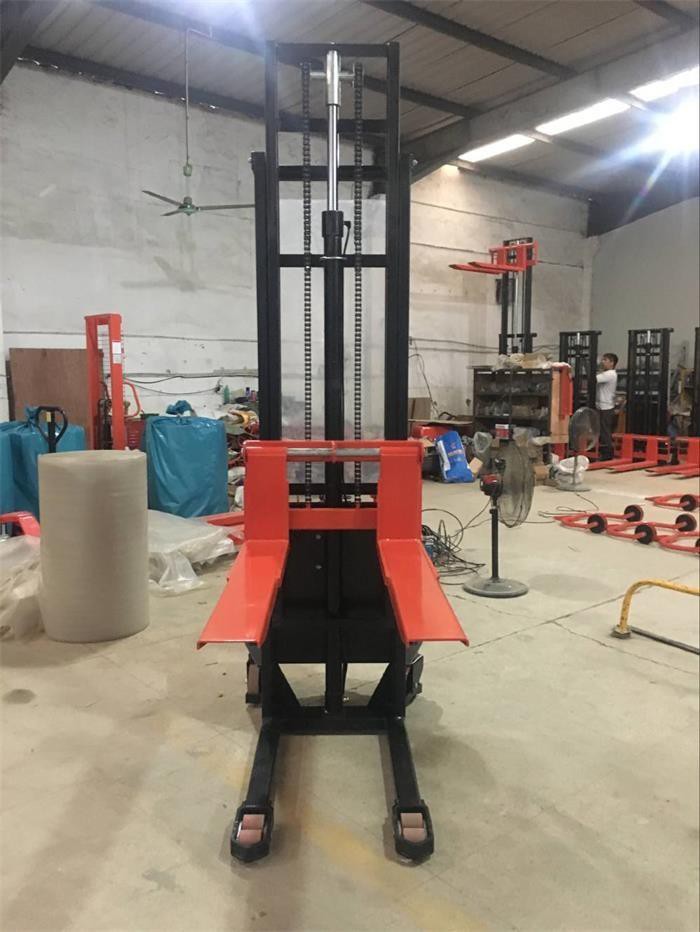 Semi Electric Pallet Stackers With Integrated Charger