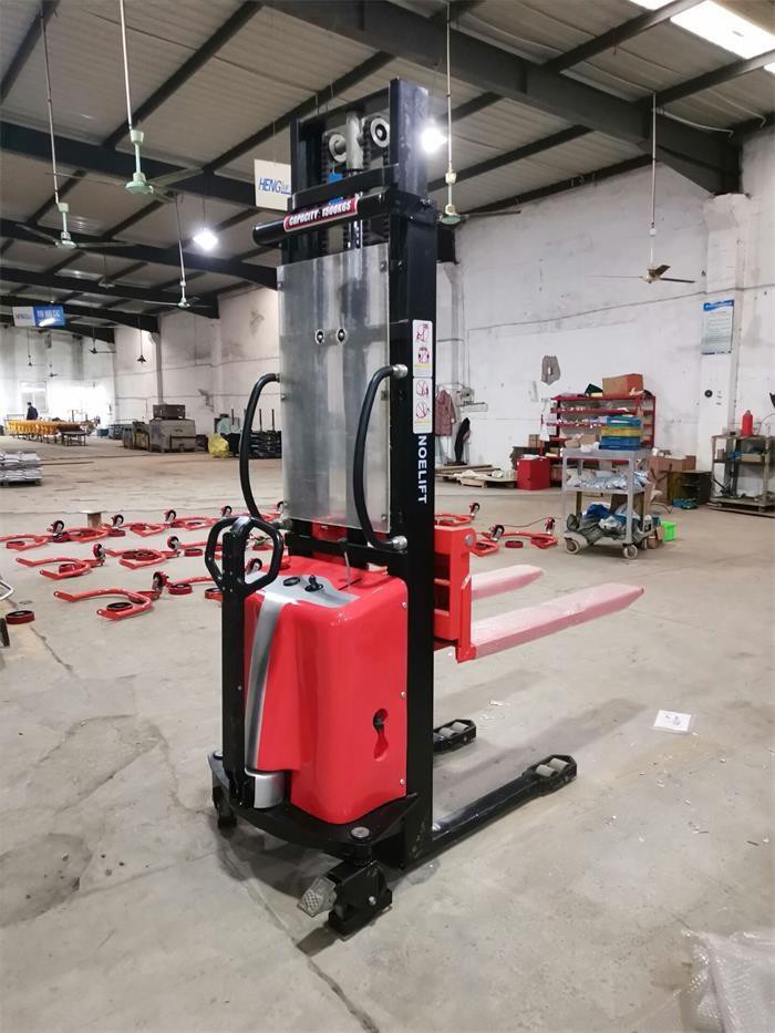 Semi Electric Pallet Stackers With Integrated Charger