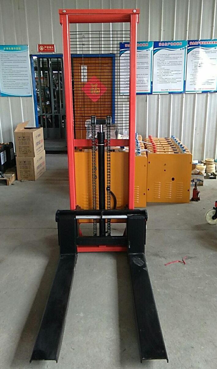 CARRELLO SEMIELETTRICO DYC 2016