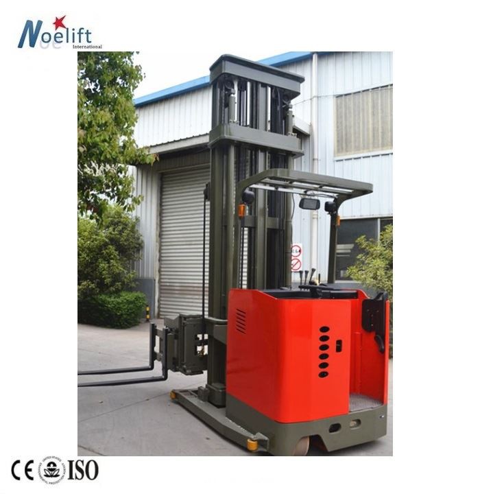 Impilatore per carrello elevatore a corridoio stretto a tre vie