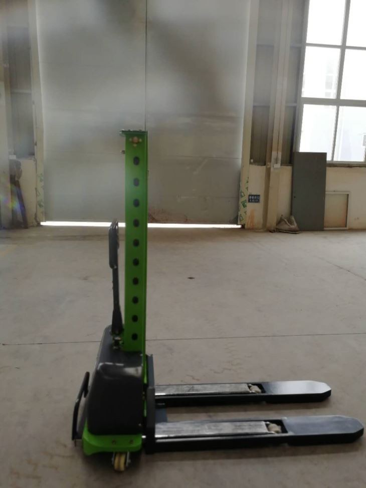 Carrello elevatore elettrico dell'impilatore autocaricante del mini ascensore di caricamento del magazzino
