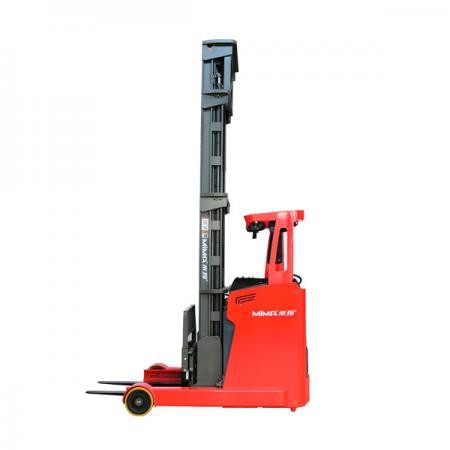 Carrello retrattile seduto con altezza di sollevamento di 7 m