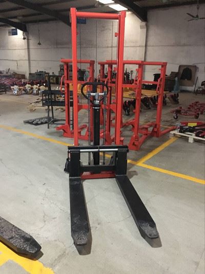 Impilatori di pallet elettrici da 2 tonnellate 1,6 m