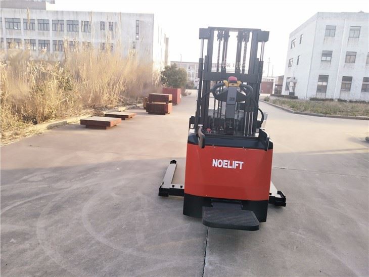 2tons 1.6meters Paper Roll Electric Stacker
