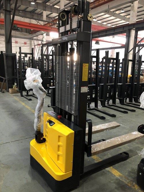 electric stacker 