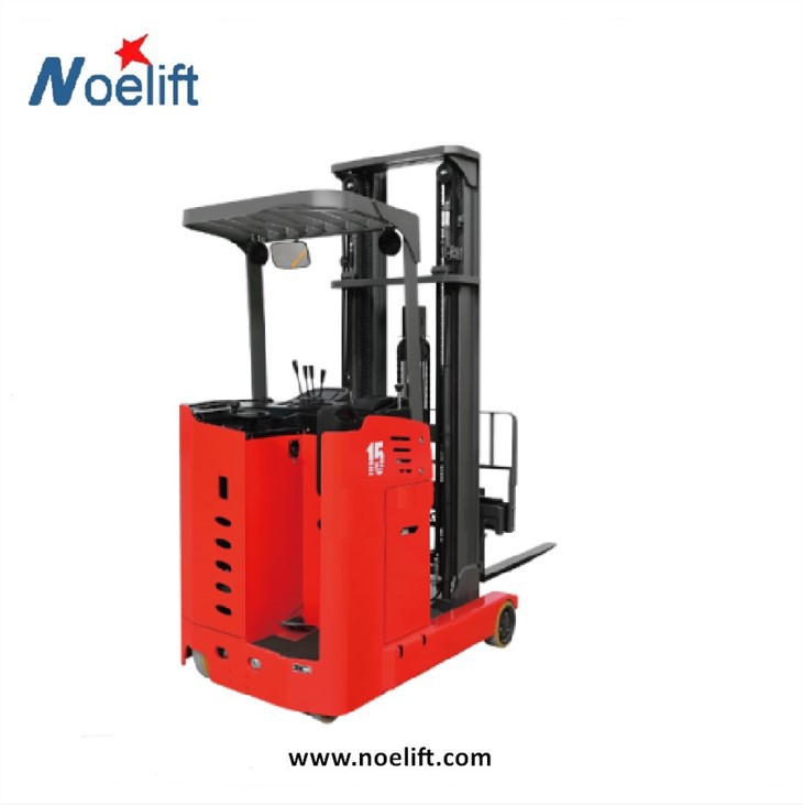 Carrello elevatore elettrico retrattile con 3000 kg
