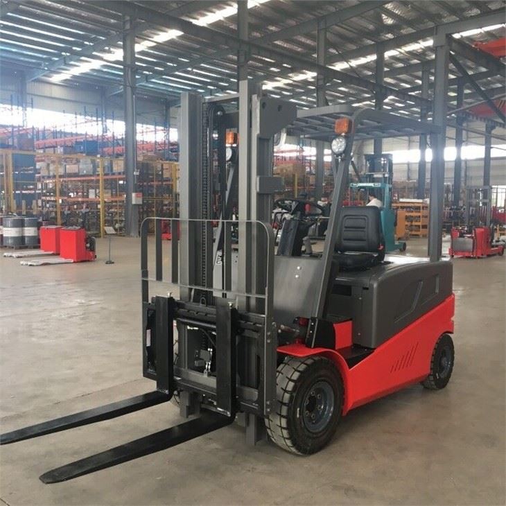 Carrello elevatore elettrico a quattro ruote
