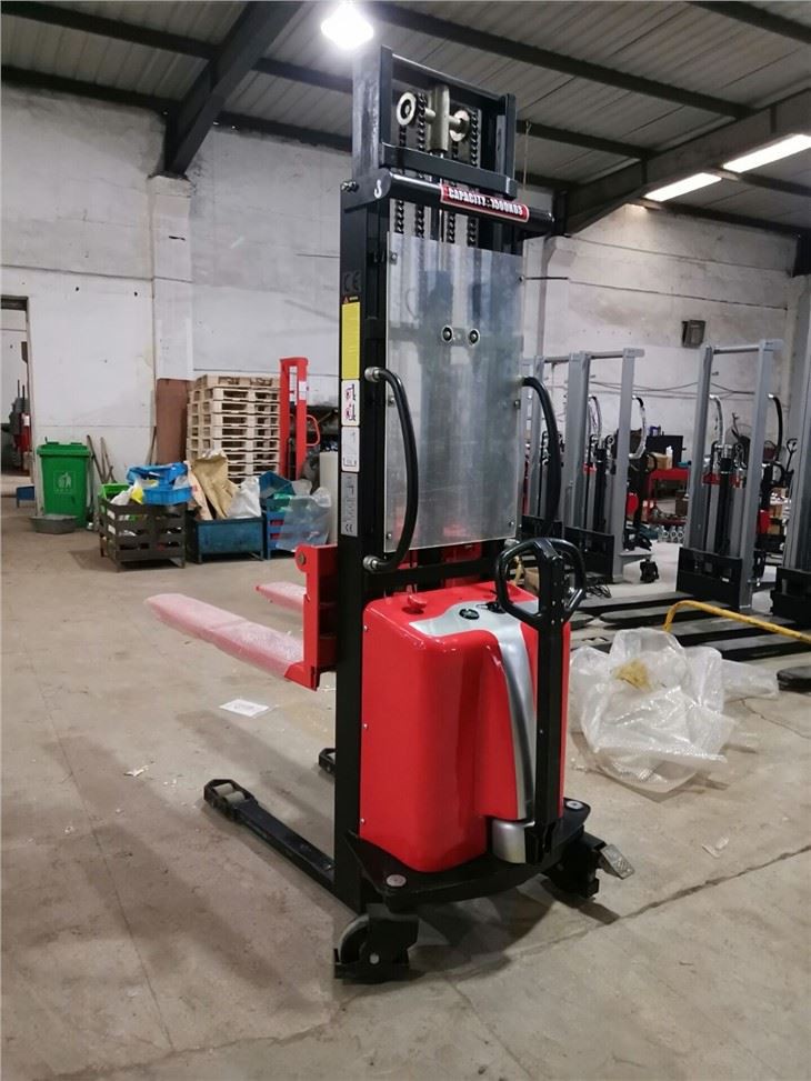 New Semi-Electric Lift Stacker Forklift With Adjusted Forks suppliers
