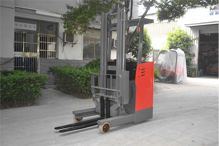 Carrello elevatore telescopico elettrico Noelift Warehouse