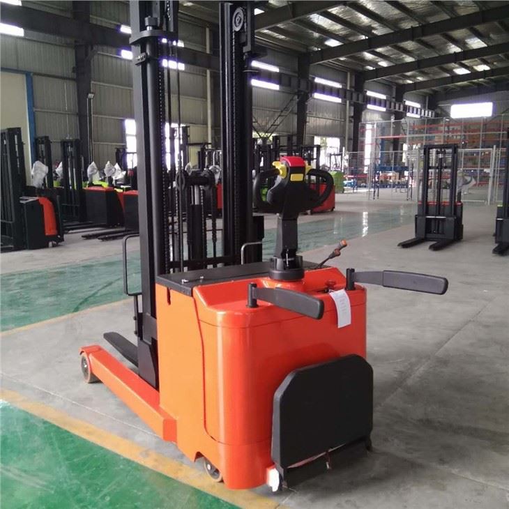 Piccolo carrello retrattile elettrico