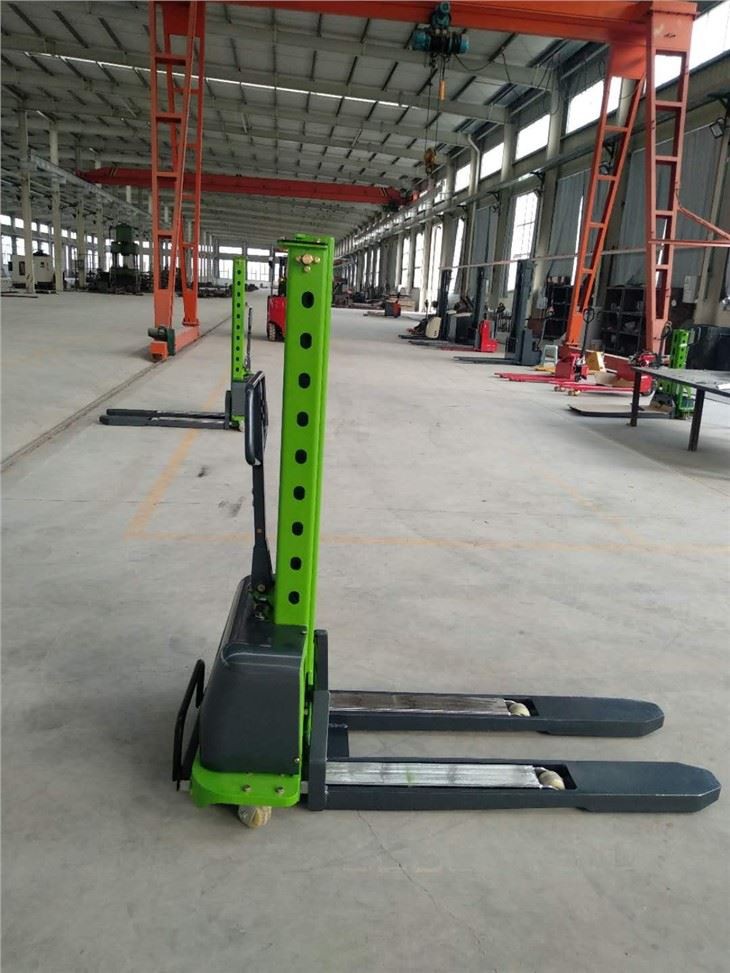 Small 500kg 0.8m-1.3m Semi Electric Pallet Stacker