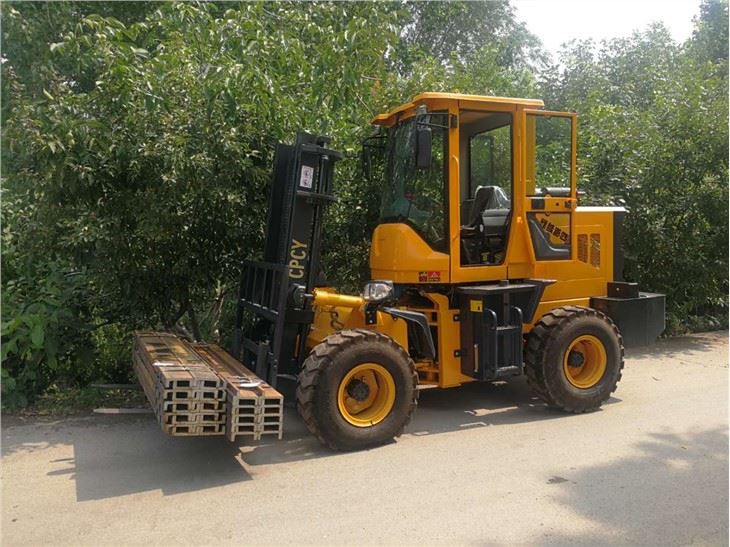Trough Terrain Forklift For Sale