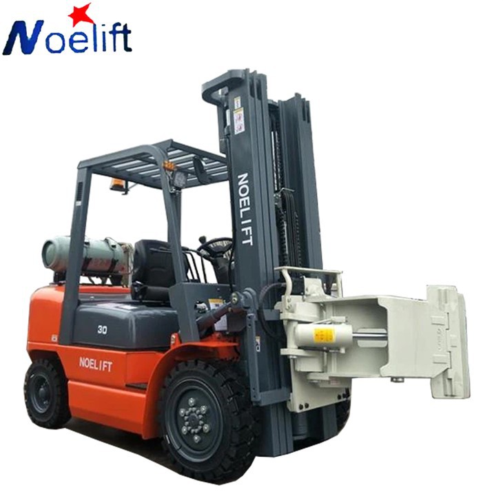 Carrello elevatore per rotoli di carta