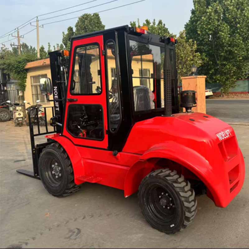 Carrelli elevatori fuoristrada piccoli e pesanti-